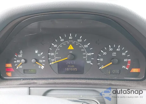 2001 Mercedes-Benz E 320 z USA, uszkodzony, nr VIN WDBJF65J61B378528